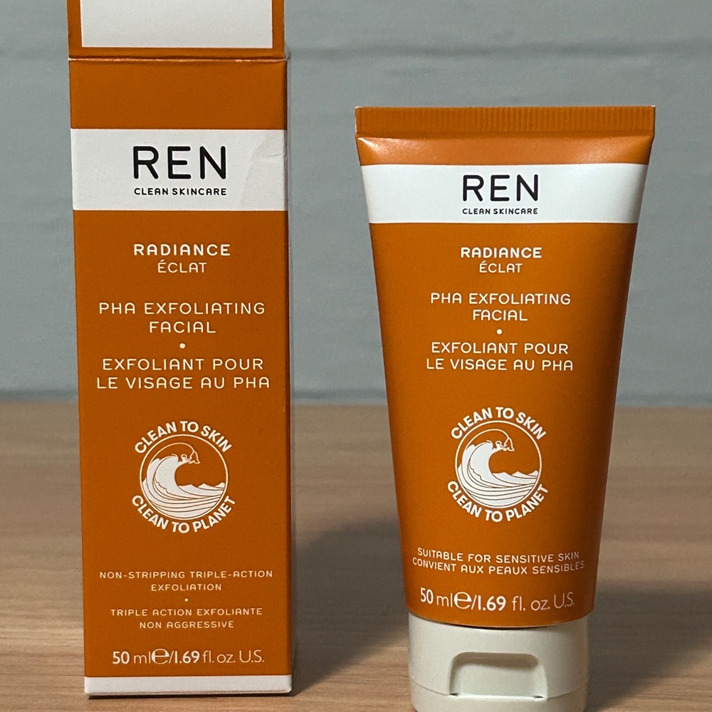 REN Radiance Eclat PHA Exfoliating Facial Scrub 1.69 oz/ 50 mL Full Size
